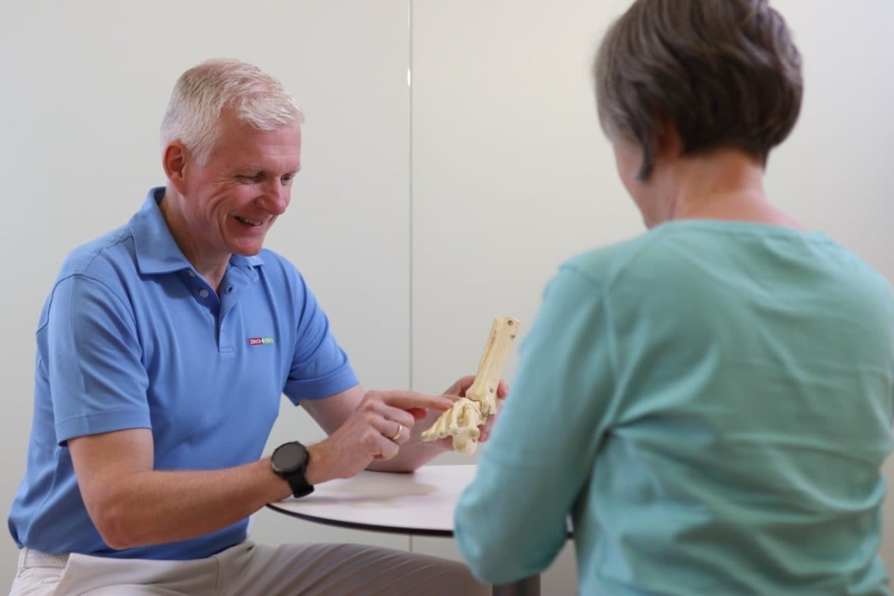 Univ.-Doz. Dr. Ernst B. Zwick im Patientengespräch